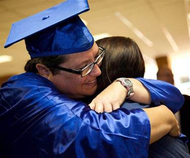 150306-gissendaner-hugging-daughter-arp-150p_7acd0dcd9d9288bfac0680865c0eb2e4.nbcnews-ux-2880-1000